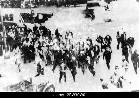 Die Minister verlassen die Downing Street Nr. 10 nach einem wichtigen Treffen über Italo - Abessinier Streit. 24. September 1935 Stockfoto