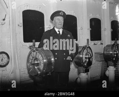 Queen Mary 's Kommandant kommt in London. Kapitän Sir Edgar Britten . 27. November 1935 Stockfoto