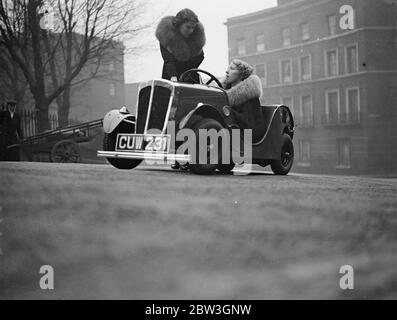 Billigstes britisches Auto in London demonstriert. Zu und ein halbes Pferd Motor fährt 80 Meilen auf Gallone Benzin. Das neue Scouts Auto. April 1935 Stockfoto