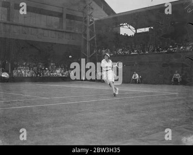 Emma Cepkova im Spiel in den Frauen Singles bei den Wimbledon Championships . Juli 1934 Stockfoto