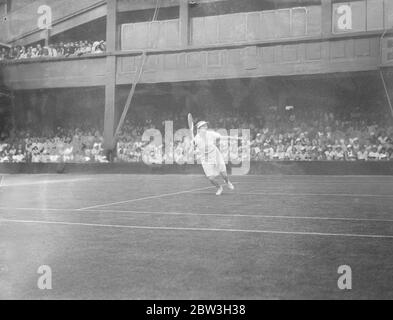 Emma Cepkova im Spiel in den Frauen Singles bei den Wimbledon Championships . Juli 1934 Stockfoto