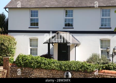 Blick auf das Denbies Weingut Hotel in den Surrey Hills, Dorking, UK Gegend von außergewöhnlicher Schönheit, Mai Hitzewelle 2020 Stockfoto