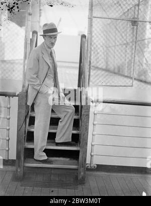 Connery Chappell reist an Bord der Queen Mary nach Amerika Connery Chappell, Filmkritikerin der Sunday Dispatch an Bord der Queen Mary, als sie Southampton auf ihrer zweiten Reise in die Vereinigten Staaten verließ 17. Juni 1936 Stockfoto