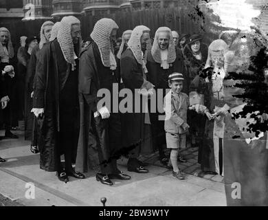 Richter verlassen in Prozession nach Westminster Abbey Service. Oktober 1935 Stockfoto