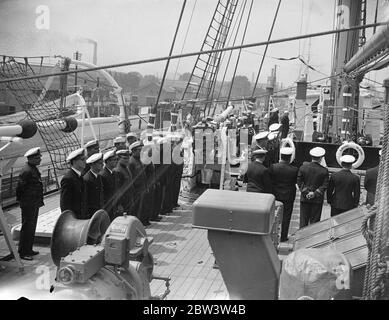 Brasilianisches Trainingsschiff kommt in Chatham für einen Aufenthalt von zehn Tagen. Kadetten Paraden auf dem Deck der Almirante Saldanha bei der Ankunft in Chatham . 19 Juni 1936 Stockfoto