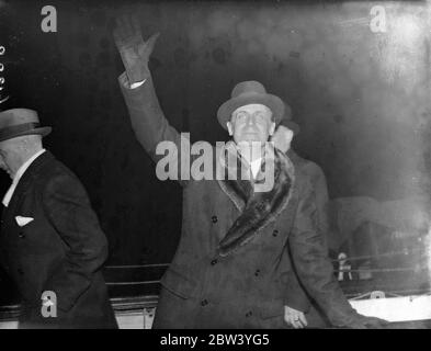 Tullio Carminati kommt an, um Film zu machen. Tullio Carminati, der Filmschauspieler, kam von New York aus an Bord der Bremen nach Southampton. Er soll einen britischen Film drehen. Foto zeigt, Tullio Carminati bei der Ankunft in Southampton. Februar 1937 Stockfoto