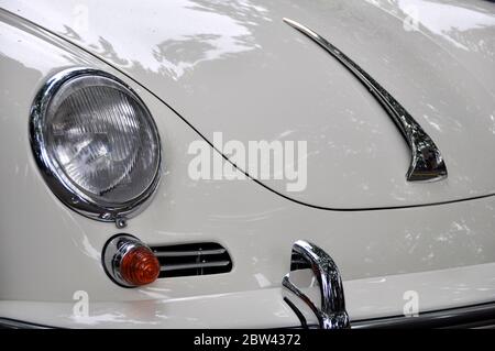 Vorderteil des weißen Porsche 356 Stockfoto