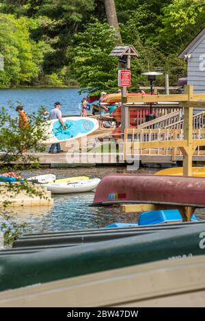 Sapphire Valley Boat House & Beach am Fairfield Lake im Sapphire Valley Resort in Sapphire, North Carolina, in der Nähe von Cashiers. (USA) Stockfoto