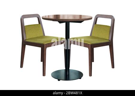 Moderner Tisch mit Stahlbein und Stuhl mit Stoffkissen isoliert auf weißem Hintergrund, Arbeit mit Clipping-Pfad. Stockfoto