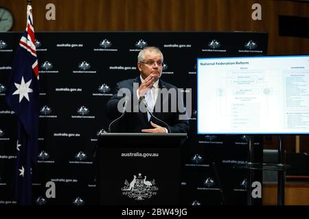 Canberra, Australien. Mai 2020. Der australische Premierminister Scott Morrison spricht auf einer Pressekonferenz in Canberra, Australien, am 29. Mai 2020. Australien bleibt im Kampf gegen COVID-19 "auf Kurs", sagte Premierminister Scott Morrison am Freitag. Kredit: Chu Chen/Xinhua/Alamy Live News Stockfoto