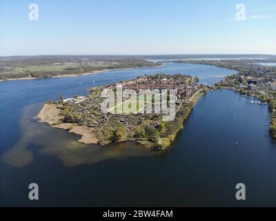 Luftaufnahme der Werder Stadtsinsel in der Havel mit dem ältesten Stadtteil der Stadt. Das Gemeindegebiet Werder erstreckt sich entlang der Ufer des HH Stockfoto