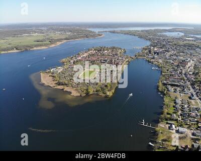 Luftaufnahme der Werder Stadtsinsel in der Havel mit dem ältesten Stadtteil der Stadt. Das Gemeindegebiet Werder erstreckt sich entlang der Ufer des HH Stockfoto