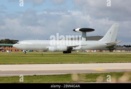 Boeing E-3D Sentry, ZH103/03, von 23 Sqn, Royal Air Force bei RAF Waddington während der Übung Cobra Warrior, Waddington, Großbritannien, 4. September 2 Stockfoto