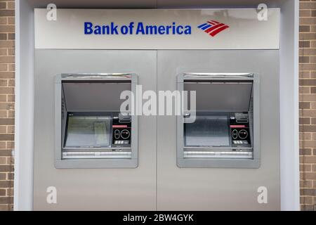 Washington, USA. Mai 2020. Ein allgemeiner Blick auf einen Bankautomaten der Bank of America in Washington, DC, am 29. Mai 2020 inmitten der Coronavirus-Pandemie. Nachdem die Messgrößen für die Wiedereröffnung in den letzten Wochen verschoben wurden, begann der District of Columbia heute mit der ersten Phase der wirtschaftlichen Wiedereröffnung, die es Restaurants und anderen Unternehmen ermöglicht, trotz des Ausbruchs der COVID-19 in begrenzter Kapazität zu arbeiten. (Graeme Sloan/Sipa USA) Credit: SIPA USA/Alamy Live News Stockfoto