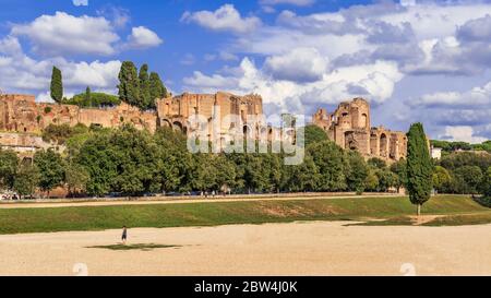Palatin in Rom Italien vom Circus Maximus aus gesehen, Stockfoto