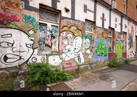 Street Art in Metelkova Mesto, alternatives Kulturzentrum in einer ehemaligen Militärkaserne, Ljubljana, Slowenien Stockfoto