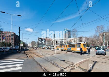 MAILAND, ITALIEN - 16, MÄRZ, 2018: Horizontale Abbildung der Straßenbahnlinie in der Innenstadt von Mailand, Italien Stockfoto