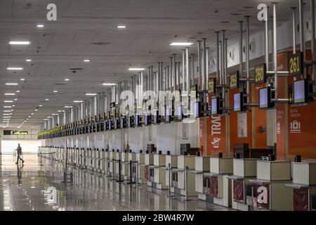 29. Mai 2020: 29. Mai 2020 (Malaga) Malaga Flughafen Terminal Pablo Ruiz Picasso mit etwa 19 Millionen Reisenden während der Coronavirus-Krise geht durch einen Verlust von Millionen ohne Flüge, heute ein Flug nach Barcelona von Vueling für nur Passagiere in einem Flughafen ohne Aktivität Kredit: Lorenzo Carnero/ZUMA Wire/Alamy Live News Stockfoto