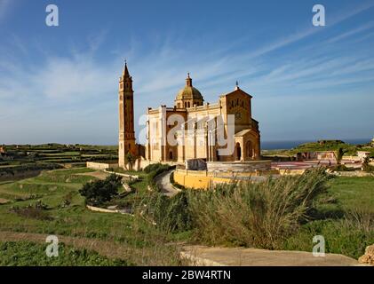 Die Basilika der Heiligen Jungfrau von Ta‘ Pinu in der Nähe des Dorfes Gharb auf Gozo, Malta Stockfoto