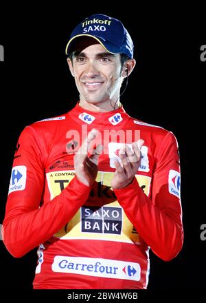 Alberto Contador, Gewinner der Spanien-Rundfahrt 2014 auf der Plaza del Obradoiro in Santiago de Compostela am 14,2014. September Stockfoto