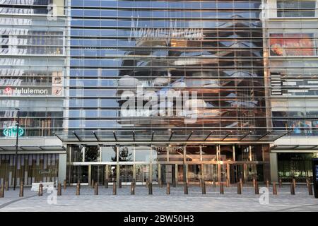 Neiman Marcus, die für Konkurs eingereicht, in Hudson Yards Mall geschlossen während COVID 19 Lockdown, New York City, USA Stockfoto