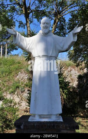 Maddaloni - Statua di Padre Pio al Santuario di San Michele Stockfoto