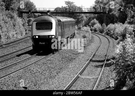 Nicht identifizierte H.S.T. Richtung Westen bei Magor. Stockfoto