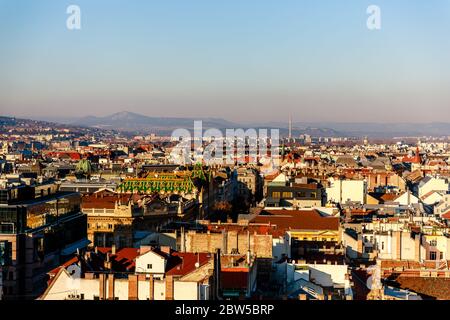 Panoramablick von einem Kirchturm im Stadtzentrum in Budapest Stockfoto