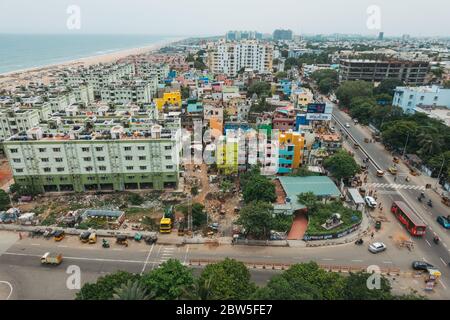 Blick auf die bunten Gebäude am Marina Beach, Chennai, Indien Stockfoto