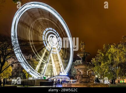 Budapester Augenspinning an einem Dezemberabend Stockfoto