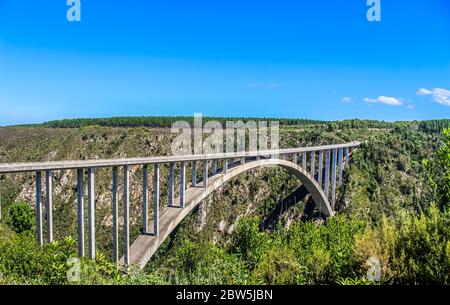 Bloukrans Bunjee jumping Brücke ist eine Bogenbrücke in der Nähe von Nature's Valley und Knysna an der Garden Route in der Western Cape Südafrika entfernt Stockfoto