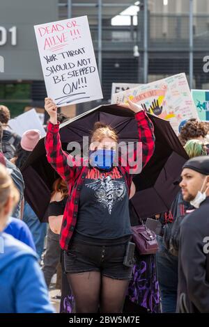 Detroit, Michigan, USA. Mai 2020. Tausende versammelten sich, um gegen Polizeibrutalität und die Polizeimorde von George Floyd in Minneapolis zu protestieren. Kredit: Jim West/Alamy Live News Stockfoto