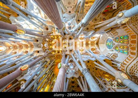 Barcelona, Spanien - Sagrada Familia im Inneren Stockfoto