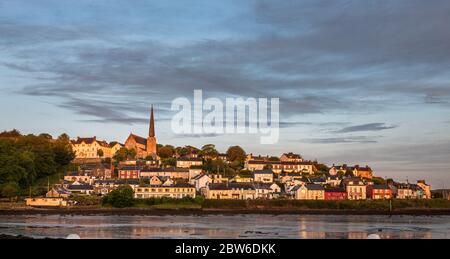 Crosshaven, Cork, Irland. Mai 2020. Erstes Licht bittet um das Küstendorf Crosshaven, Co. Cork, Irland zu beleuchten. Das Wetter für den Feiertag wird warm und sonnig sein, mit Temperaturen zwischen 22-26 Grad celsius. - Credit; David Creedon / Alamy Live News Stockfoto