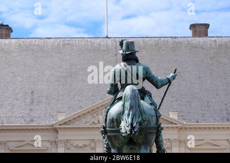 Den Haag, Niederlande - Mai 15 2020: Die Statue von Wilhelm I., Prinz von Oranien oder Willem van Oranje, Noordeinde Palast in Den Haag, Niederlande Stockfoto