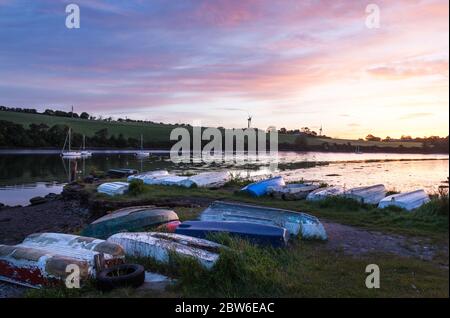 Crosshaven, Cork, Irland. Mai 2020. Punt am Ufer von Drake's Pool in Crosshaven, County Cork, Irland. - das Wetter für den Feiertag wird warm und sonnig sein, mit Temperaturen zwischen 22-26 Grad celsius. - Credit; David Creedon / Alamy Live News Stockfoto