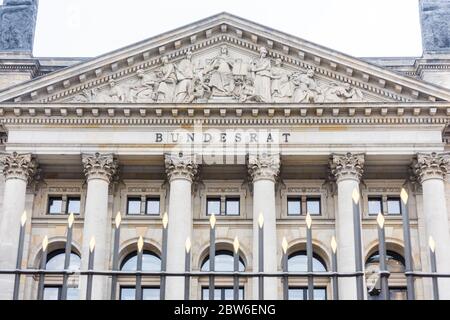 Aufbau des Bundesrates, einer gesetzgebenden Körperschaft, die den sechzehn Lander Deutschlands auf Bundesebene vertritt. Stockfoto