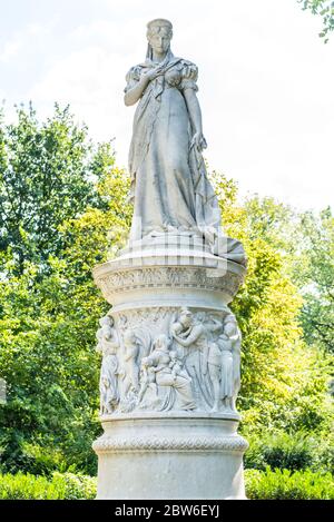 Königin Luise, die Frau von König Friedrich Wilhelm III. Von Preußen, Statue von Königin Louise von Erdmann Encke im Tiergarten. Stockfoto