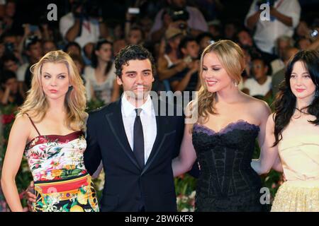 VENEDIG, ITALIEN - SEPTEMBER 01: Natalie Dormer, Oscar Isaac, Abbie Cornish und Andrea Riseborough nehmen an der 'W.E.'-Premiere Teil Stockfoto