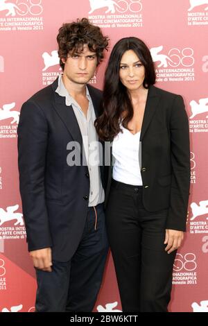 VENEDIG, ITALIEN - SEPTEMBER 02: Louis Garrel und Monica Bellucci posiert beim Fotocall "UN Ete Brulant" während des 68. Filmfestivals in Venedig Stockfoto