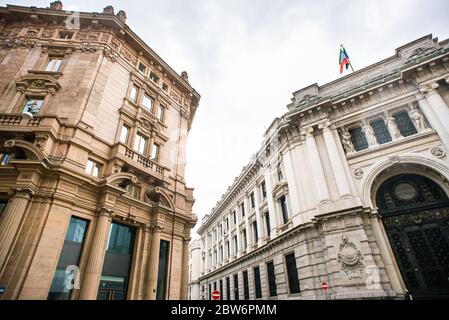 Mailand. Italien - 20. Mai 2019: Kreuzung der Armorari Straße und Cordusio Straße. Fassade der Bank von Italien. Stockfoto