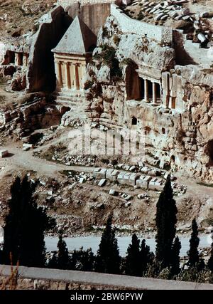 Grab von Sacharja, in der jüdischen Tradition als das Grab von Sacharja ben Joiada, ein altes 1st Jahrhundert n. Chr. monumentalen Felsbrocken im Kidron-Tal in Jerusalem, Israel Stockfoto