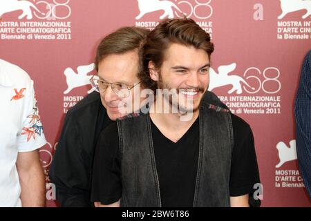 VENEDIG, ITALIEN - SEPTEMBER 08: Emile Hirsch und William Friedkin posieren beim 'Killer Joe' Fotocall während des 68. Filmfestivals in Venedig Stockfoto