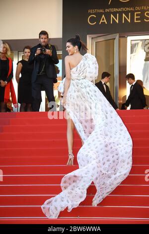 Kendall Jenner Pose sur le tapis Rouge à l'occassion de la montée des Marches pour le Film 120 BATTEMENtsS PAR MINUTE pendant le soixante-dixième (70ème) Festival du Film à Cannes, Palais des Festivals et des Congres, Cannes, Sud de la France, samedi 20 Mai 2017. Philippe FARJON / VISUAL Press Agency