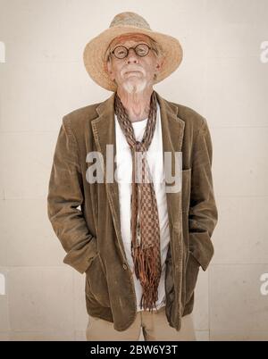 Sir John Hurt am Set seines letzten Films, That Good Night 2016 Stockfoto