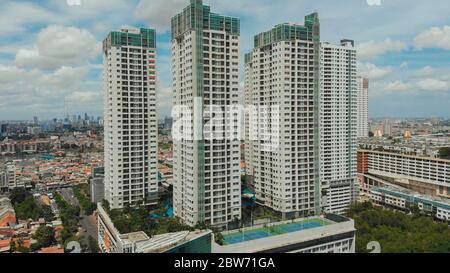 Luftaufnahme der Gebäude einer Wohnanlage in Jakarta. Indonesien. Stockfoto