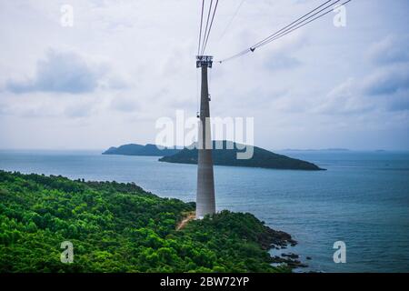 Die längste Seilbahn auf der Insel Phu Quoc zur Insel Hon Thom in Südvietnam. Stockfoto