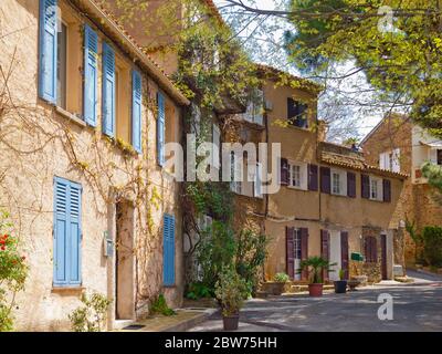 Straße in Gassin Dorf, Französisch Riviera, Cote d'Azur, Provence, Südfrankreich Stockfoto