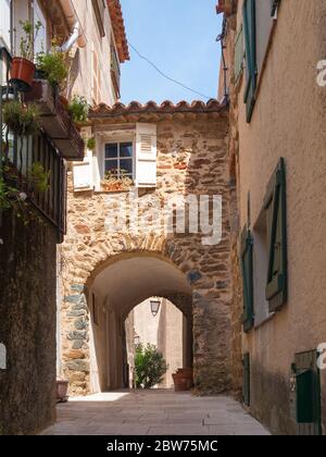 Straße in Gassin Dorf, Französisch Riviera, Cote d'Azur, Provence, Südfrankreich Stockfoto