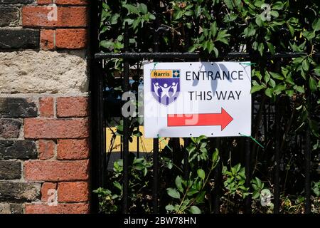 West Green, London, Großbritannien. Mai 2020. Coronavirus: Harris Grundschule in West Green, London bereitet sich auf die Wiedereröffnung am 1. Juni. Es gibt Maßnahmen zur sozialen Distanzierung. Kredit: Matthew Chattle/Alamy Live News Stockfoto